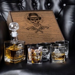 Zweiter Änderungs-Whisky-Dekanter-Set, Whisky-Glas und Dekanter in Holzkiste, 2. Änderungsgeschenke, Gangsterschädel, personalisiertes Geschenk,