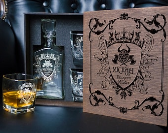 Personalized whiskey gift set - 62/1 - Decanter +2 Whiskey Glasses for RPG fans. master gift.