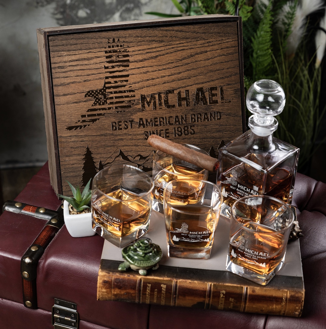 Personalized Whiskey Decanter Set, Whiskey Glass and Decanter in Wooden ...