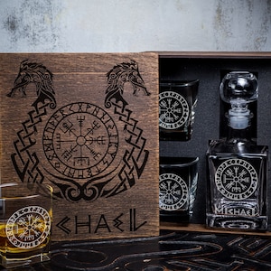 viking compass Personal Vegvisir  whiskey gift set - 706/1 - Decanter +2 Whiskey Glasses