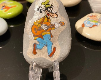 GOFFY PAINTED STONE