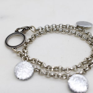 Handmade chain bracelet for women with silver stainless steel materials.