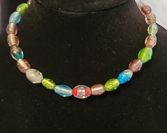 Farbenfrohe Glasperlenkette