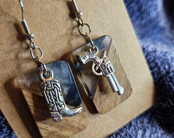 Cowboystiefel, Pistole, Holz/Harz, Angelhaken-Ohrringe