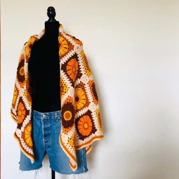 70s daisy crochet Afghan shawl throw vintage