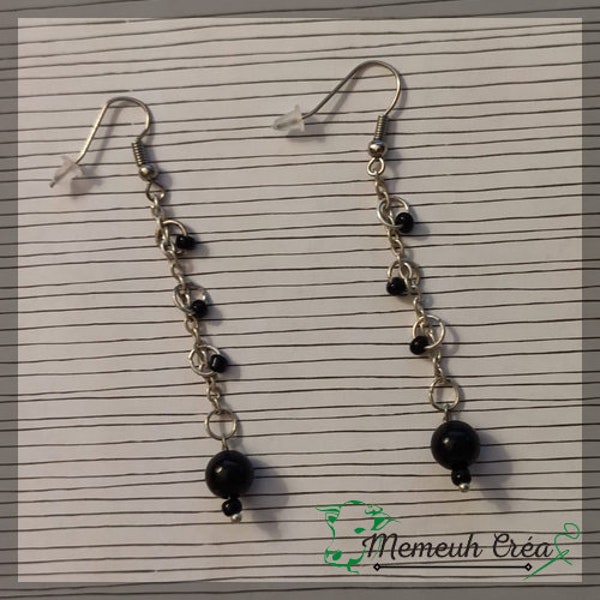 Boucles d'oreilles pendantes avec perles de rocaille noires