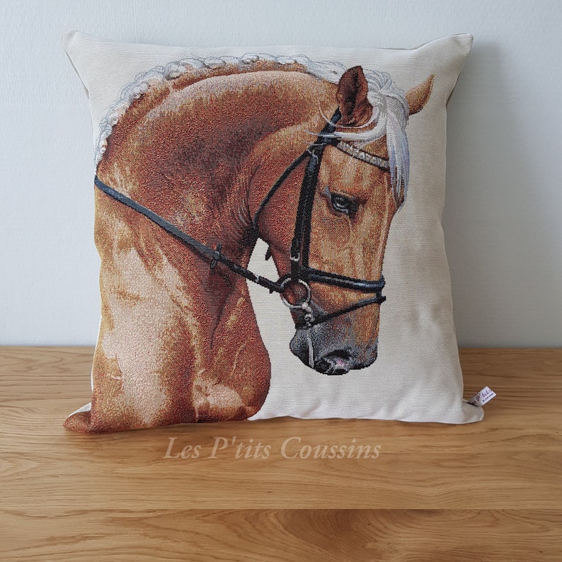 Horse patterned cushion cover for a country decoration, gift for horse lovers Cheval beige