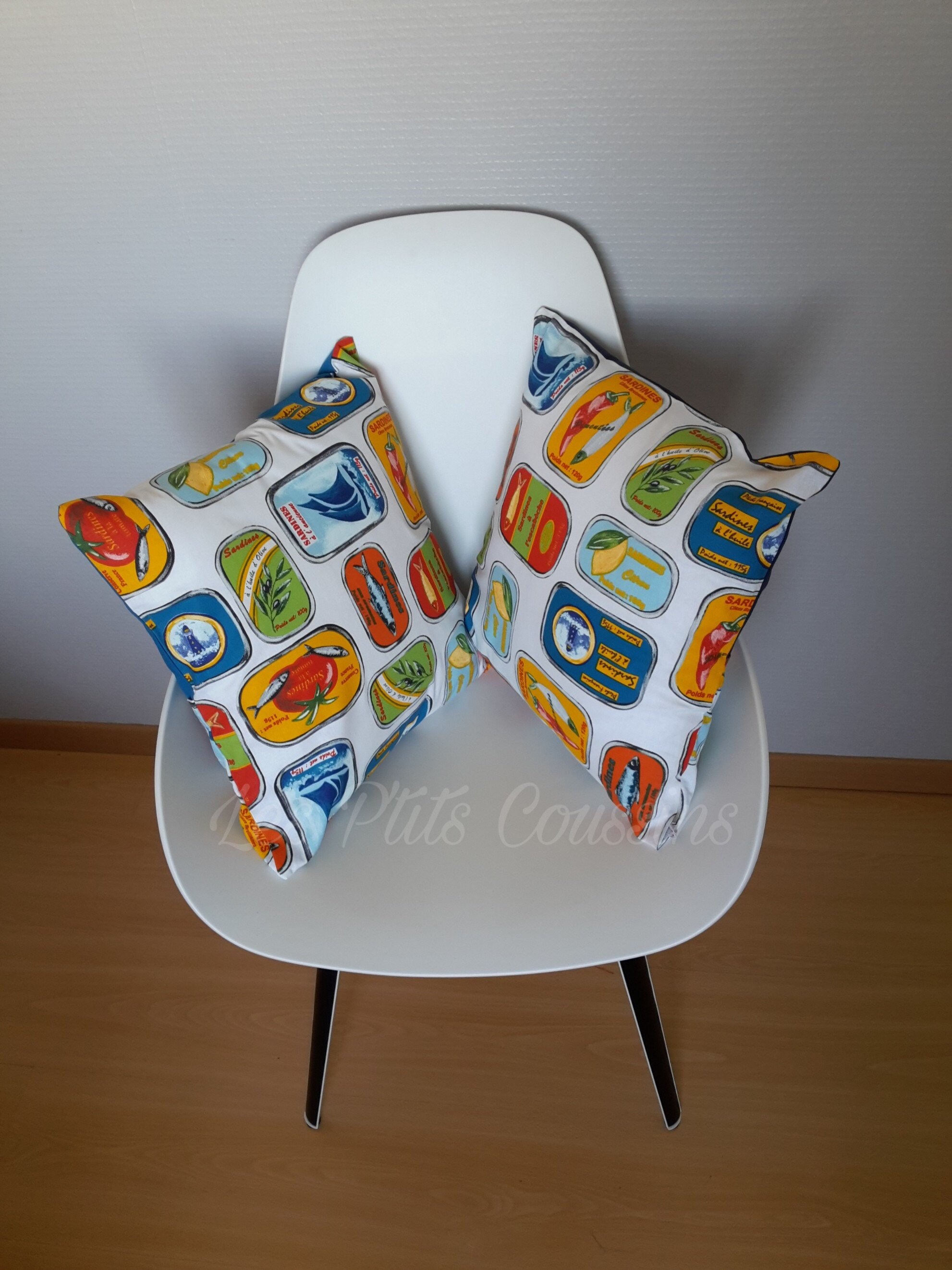 Housse de Coussin Aux Motifs Boites Sardines Multicolores Pour Une Décoration Au Style Marin Origina