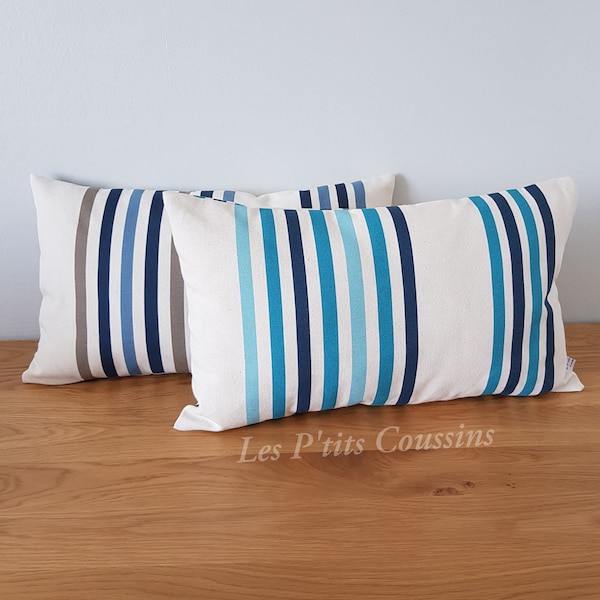 Housse de coussin rectangulaire aux motifs de rayures bleu et lin, accessoire de décoration bord de mer