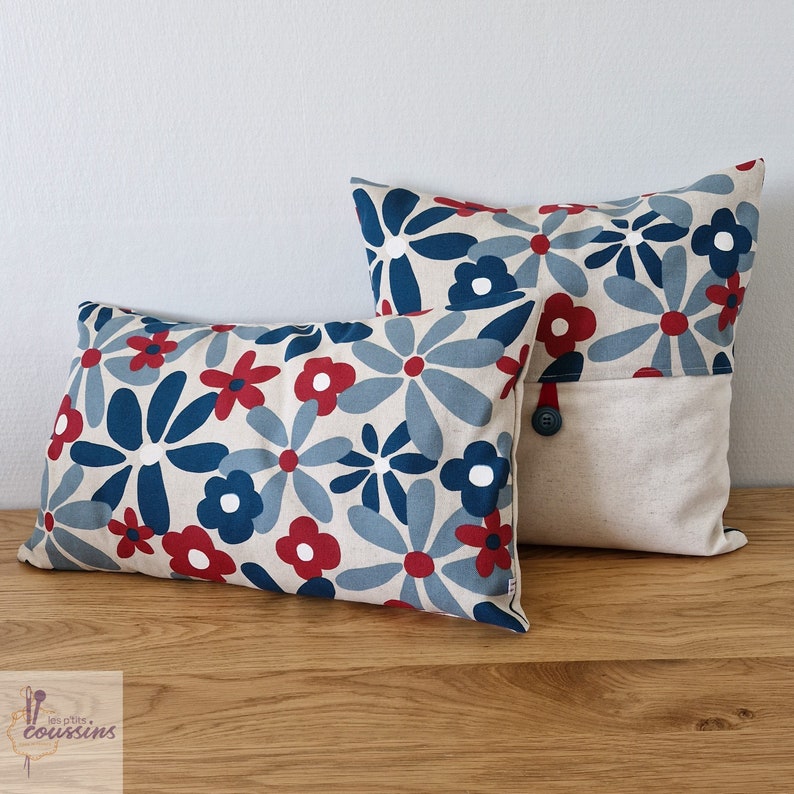 Housse de coussin motifs vintage de fleurs colorées en bleu canard, rouge et lin, accessoire de décoration vintage image 6