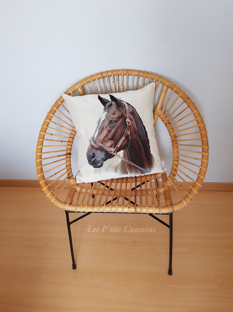 Horse patterned cushion cover for a country decoration, gift for horse lovers Cheval brun