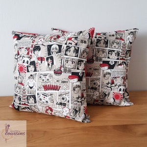 Housse de coussin aux motifs de bandes dessinées style manga, accessoire déco chambre ado, cadeau noël image 4