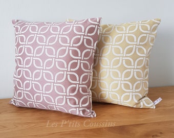 Housse de coussin motifs géométriques en jaune ou rose, accessoire déco salon moderne