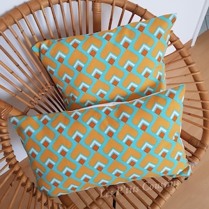 Housse de coussin décoratif motifs géométriques d' inspiration seventies, coussin motifs vintages orange et bleu image 9