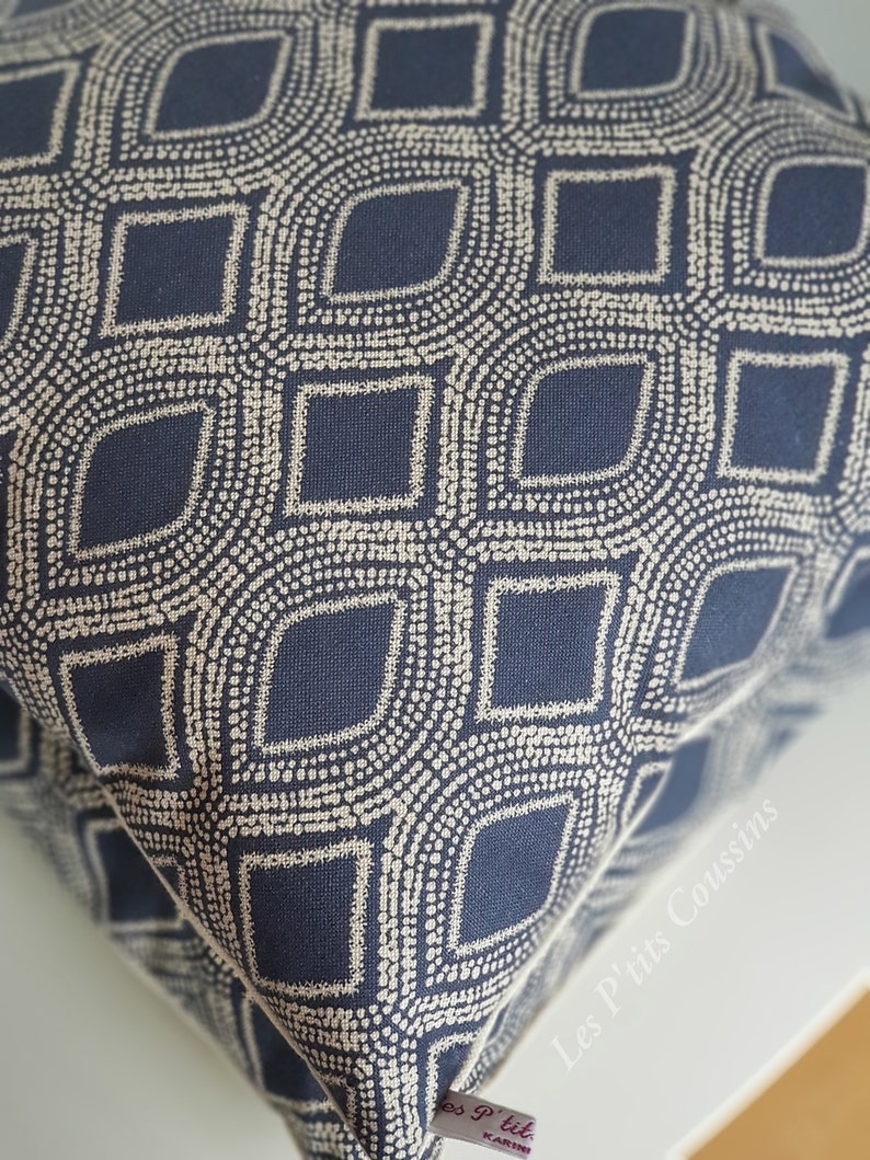 Housse de coussin aux motifs géométriques en bleu et lin image 5