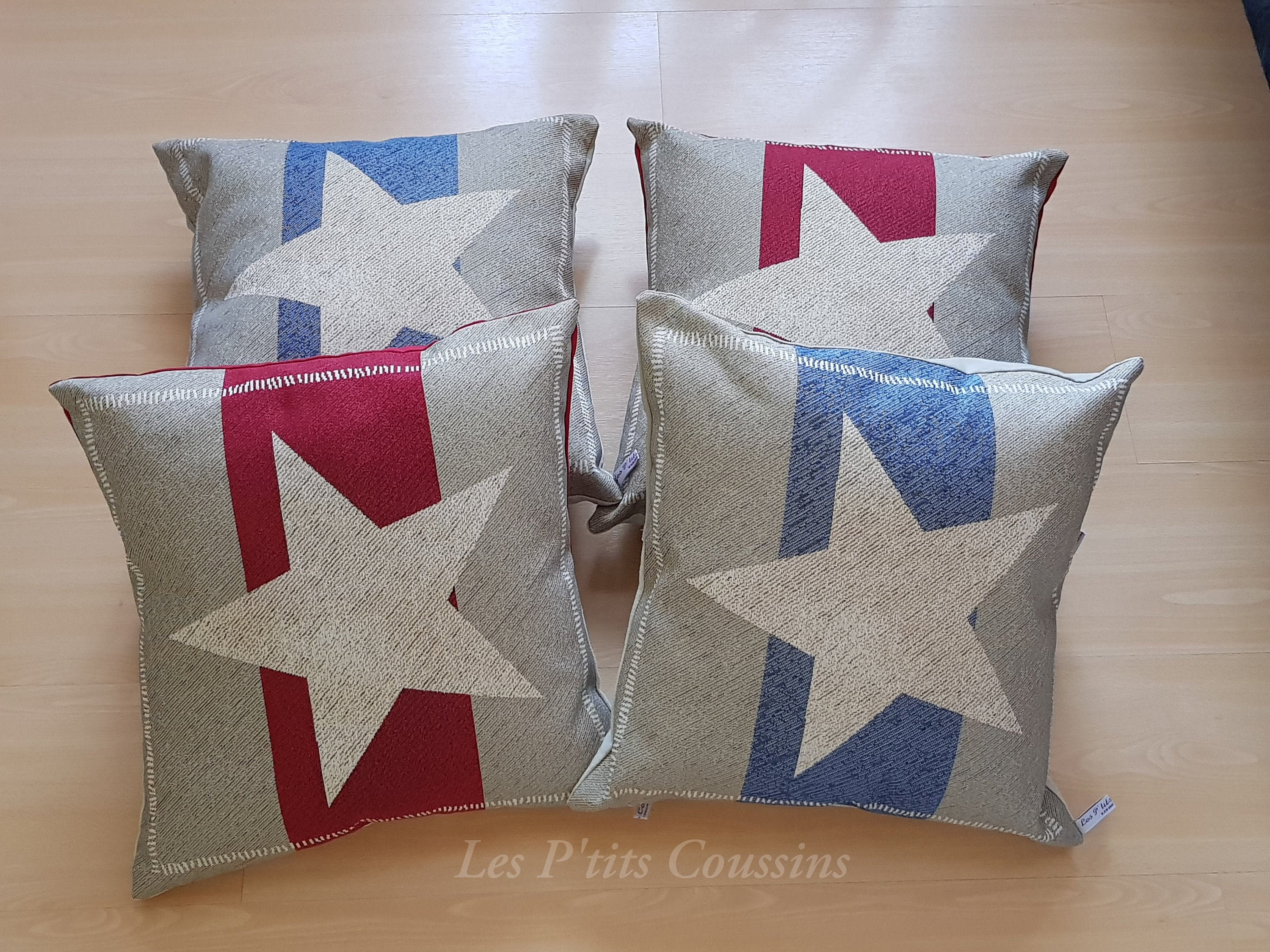 Housse de Coussin Aux Motifs d'étoiles Intemporels sur Fond Rouge ou Bleu