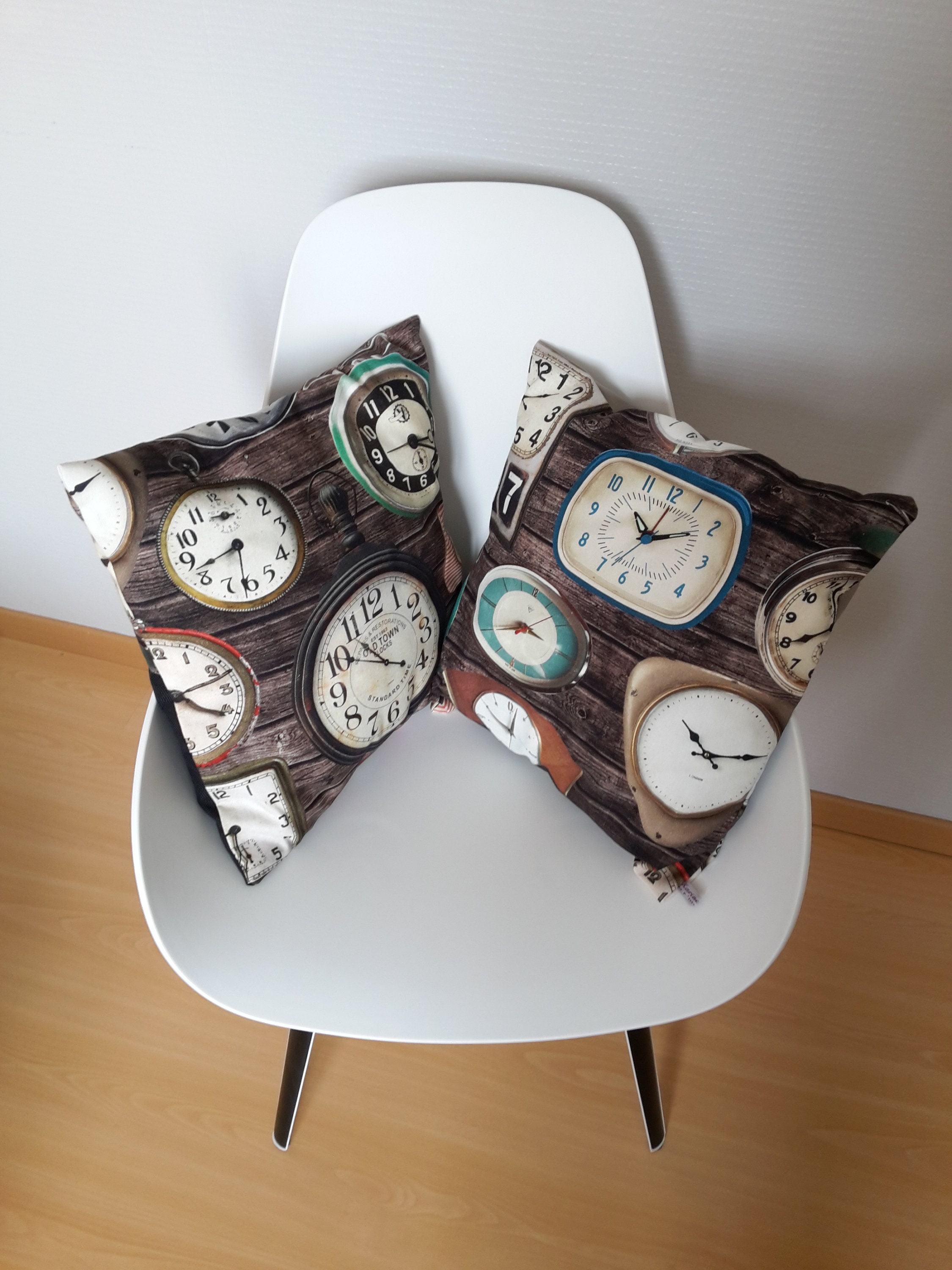 Housse de Coussin Aux Motifs Vintages d'horloges et Réveils Pour Un Style Industrie