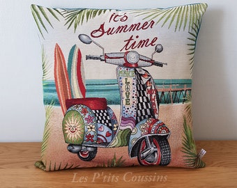 Housse de coussin aux motifs d'un scooter vintage et planches de surf