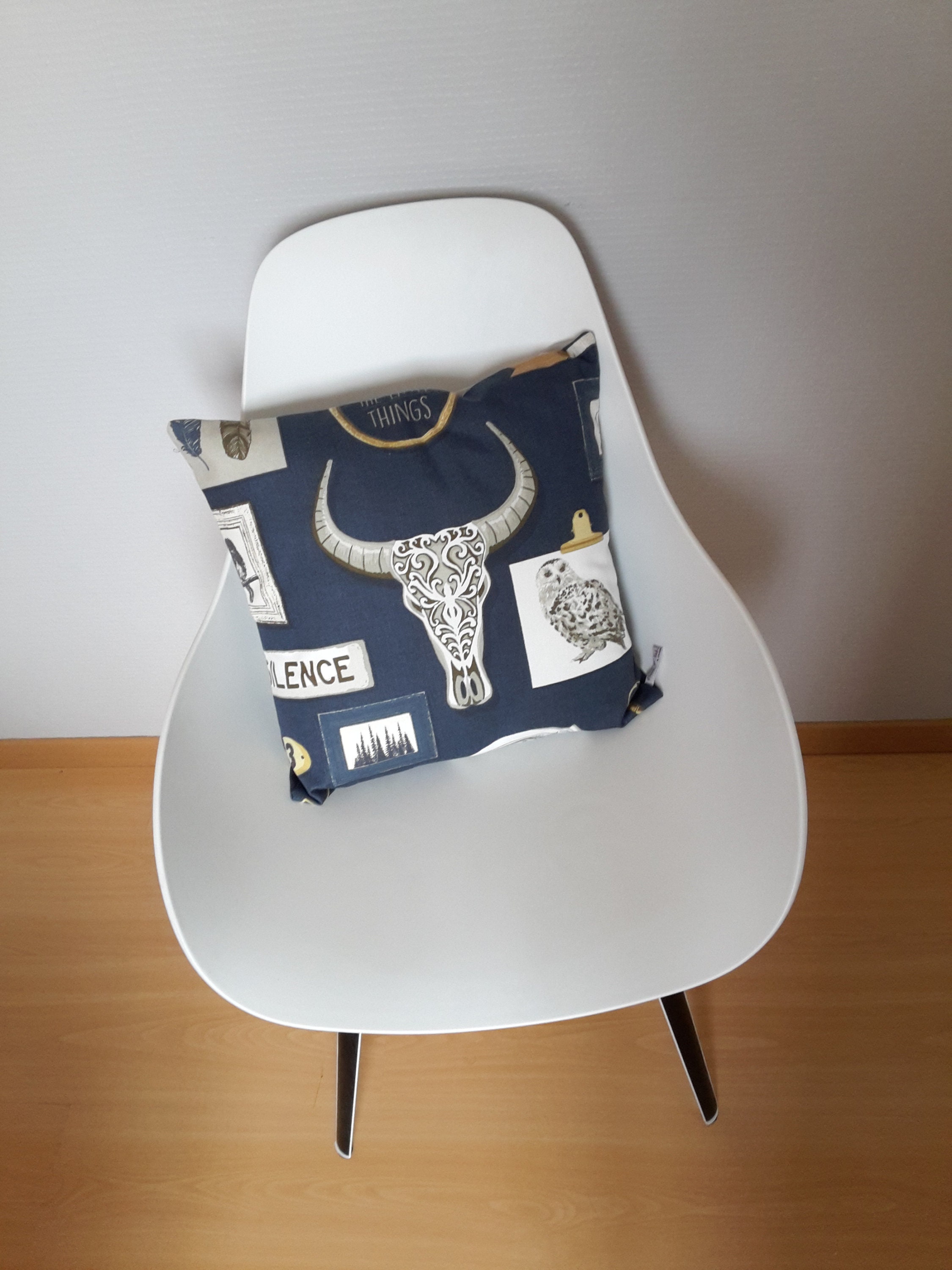 Housse de Coussin Au Style Cabinet Curiosités Têtes Buffle et Crane Bison Chouette