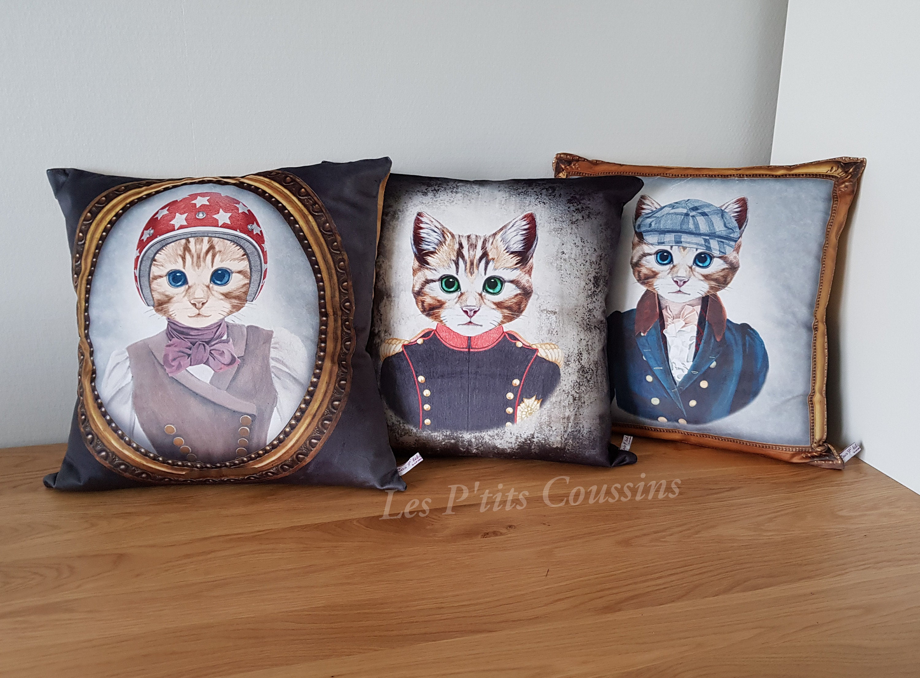 Housse de Coussin en Velours Aux Motifs Chats Gentlemen ou Pilote Officier Aristocrate