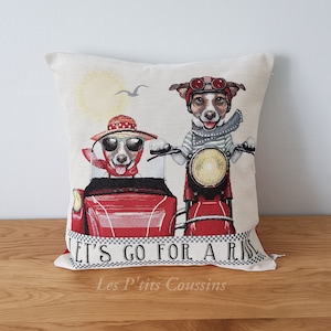 Housse de coussin décoratif aux motifs de M et Mme Jack Russell sur leur side-car rouge, coussin motif animaux Side car