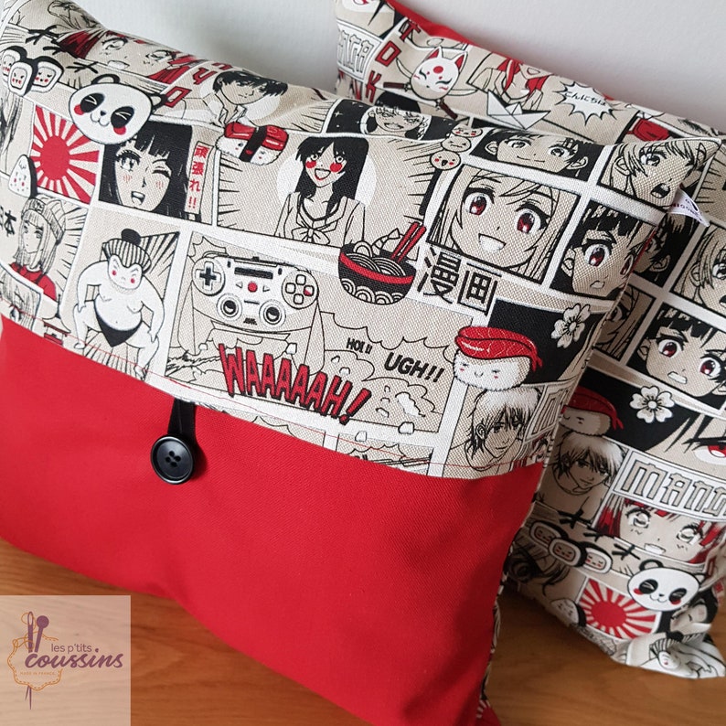 Housse de coussin aux motifs de bandes dessinées style manga, accessoire déco chambre ado, cadeau noël image 8