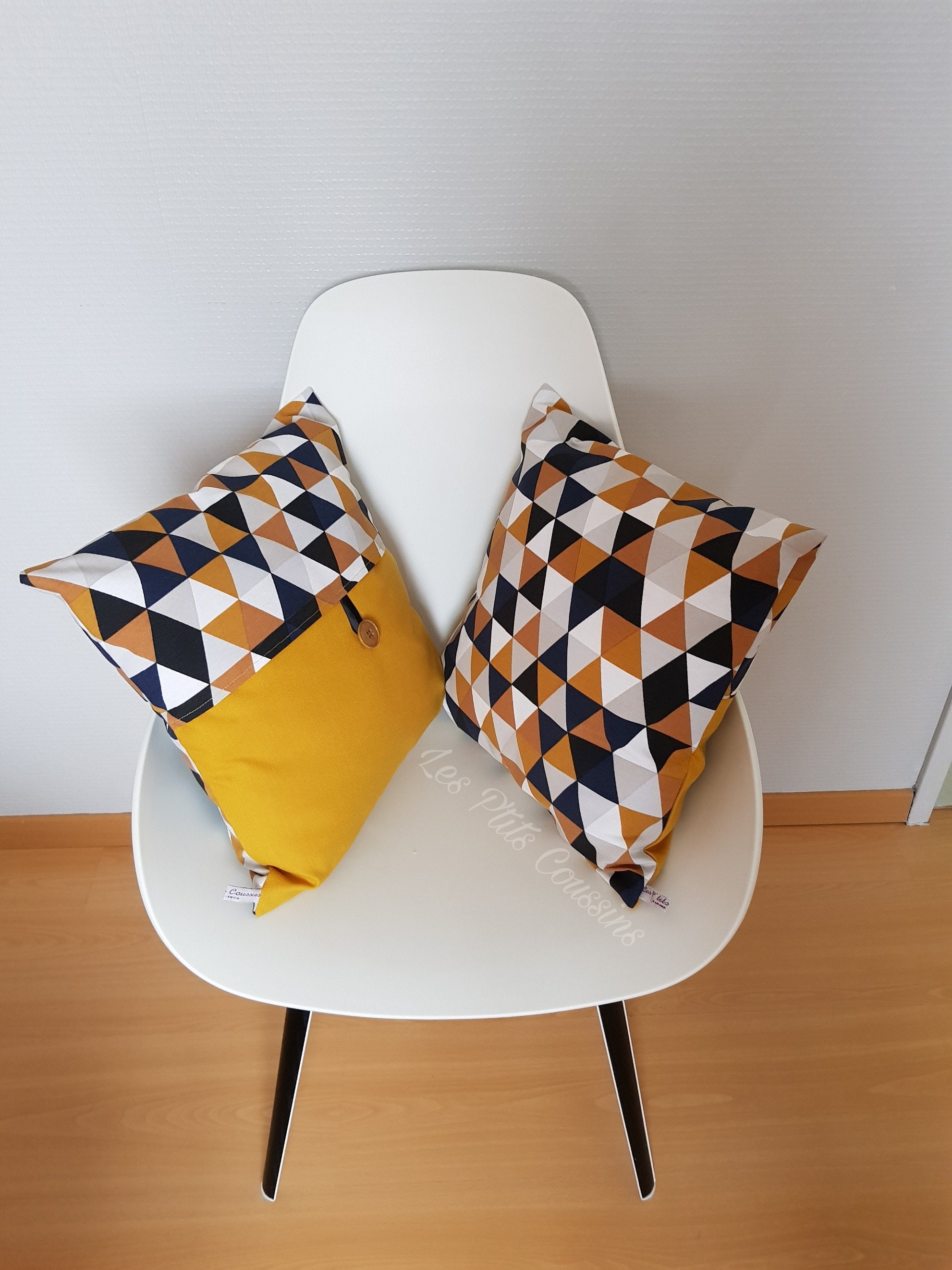 Housse de Coussin Aux Motifs Géométriques Jaune Moutarde Gris Noir et Blanc