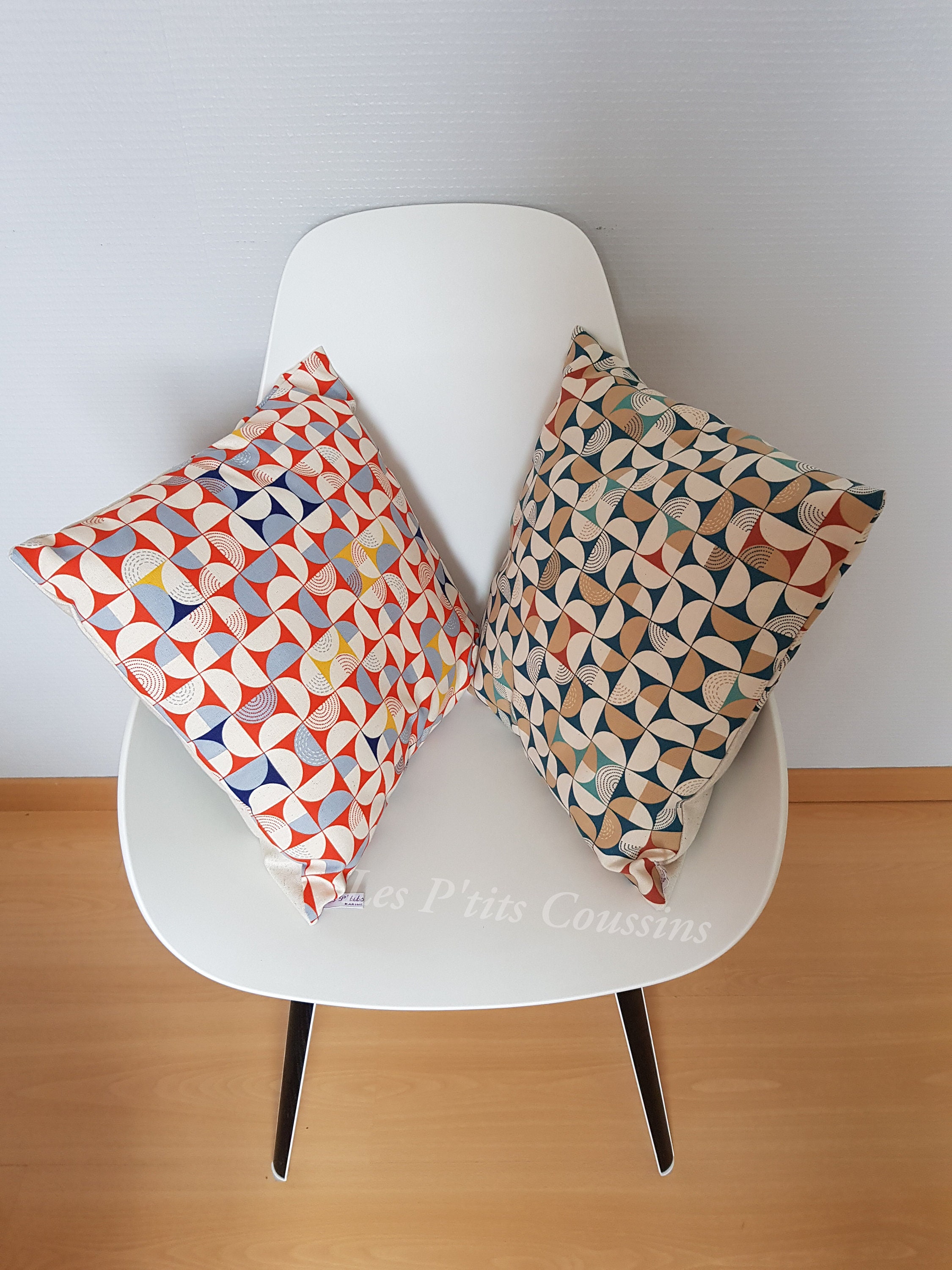 Housse de Coussin Motifs Géométriques Vintage en Orange ou Bleu Canard