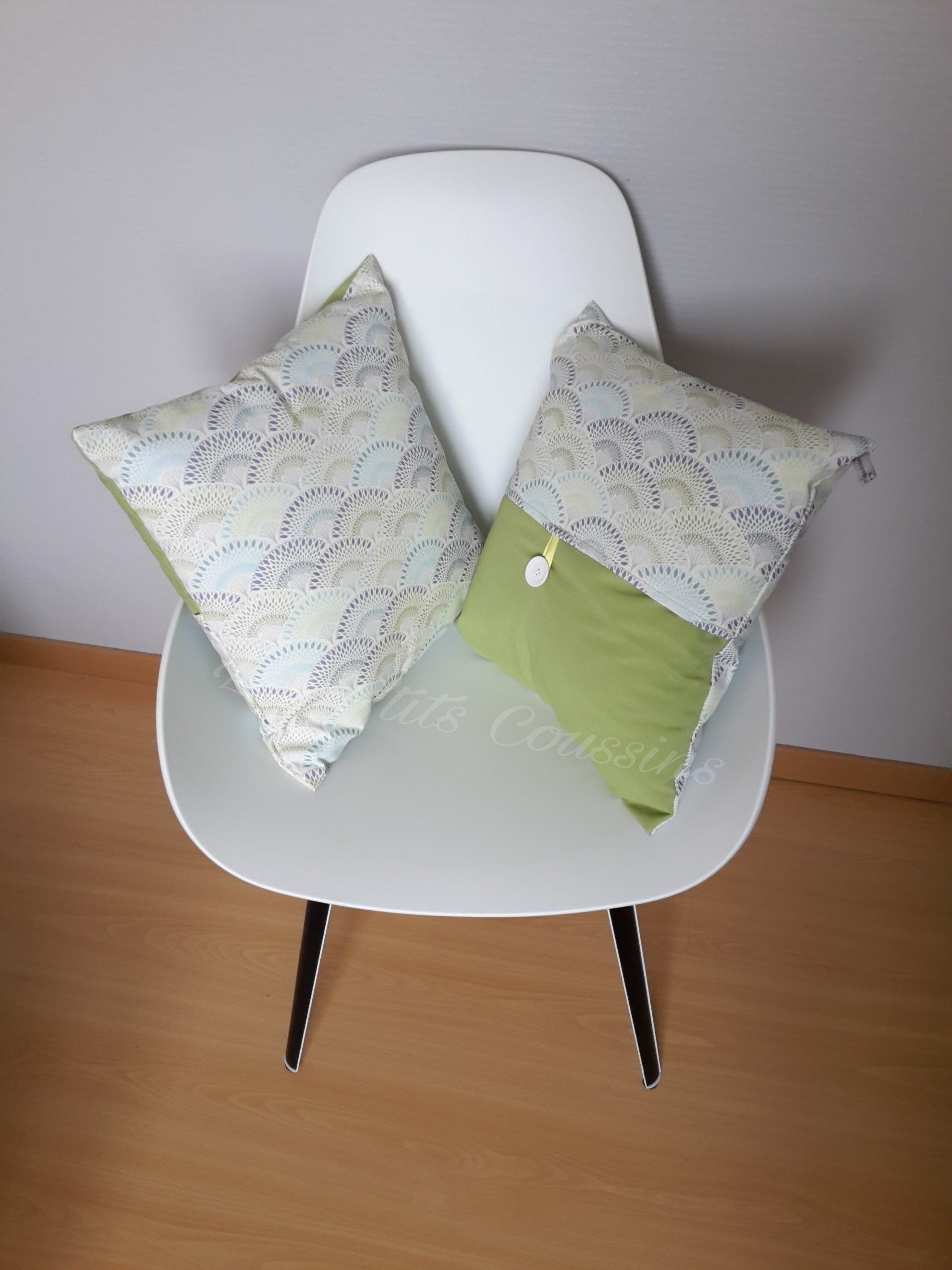 Housse de Coussin ou Panière Aux Motifs Géométriques d'éventail Dans Les Tons Vert Tendre