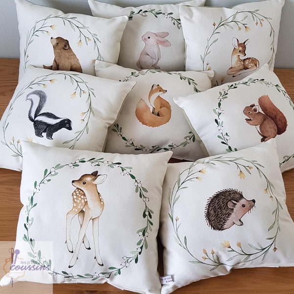 Coussin pour chambre de bébé aux motifs d'animaux accessoire décoration chambre enfant petit coussin déco motifs bambi écureuil hérisson