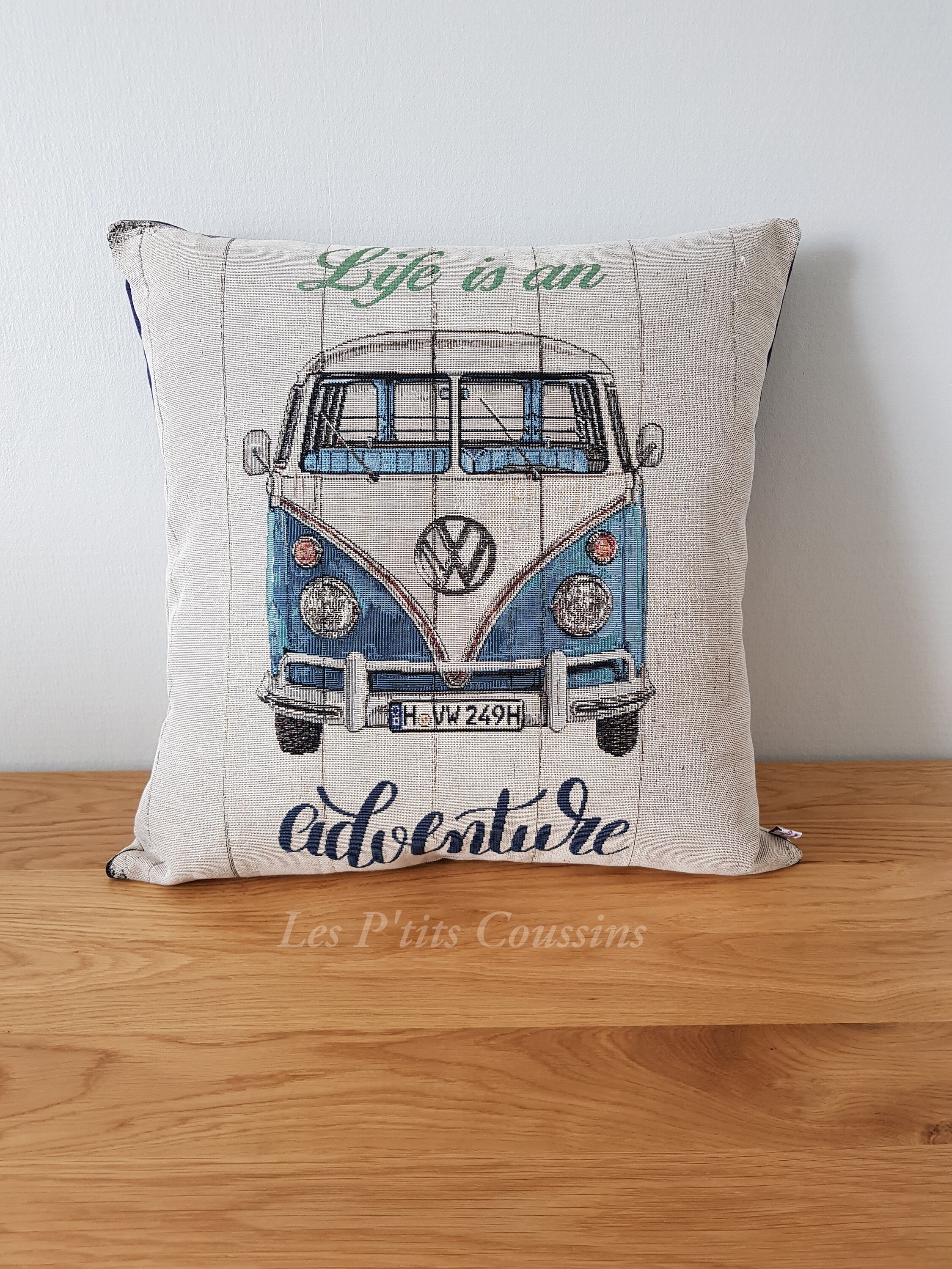 Housse de Coussin Aux Motifs Vintages Combi-Vw Bleu sur Fond Beige ou Gris