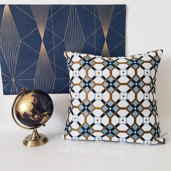 Housse de coussin motifs géométriques bleu et gris clair avec touche de doré, coussin salon moderne