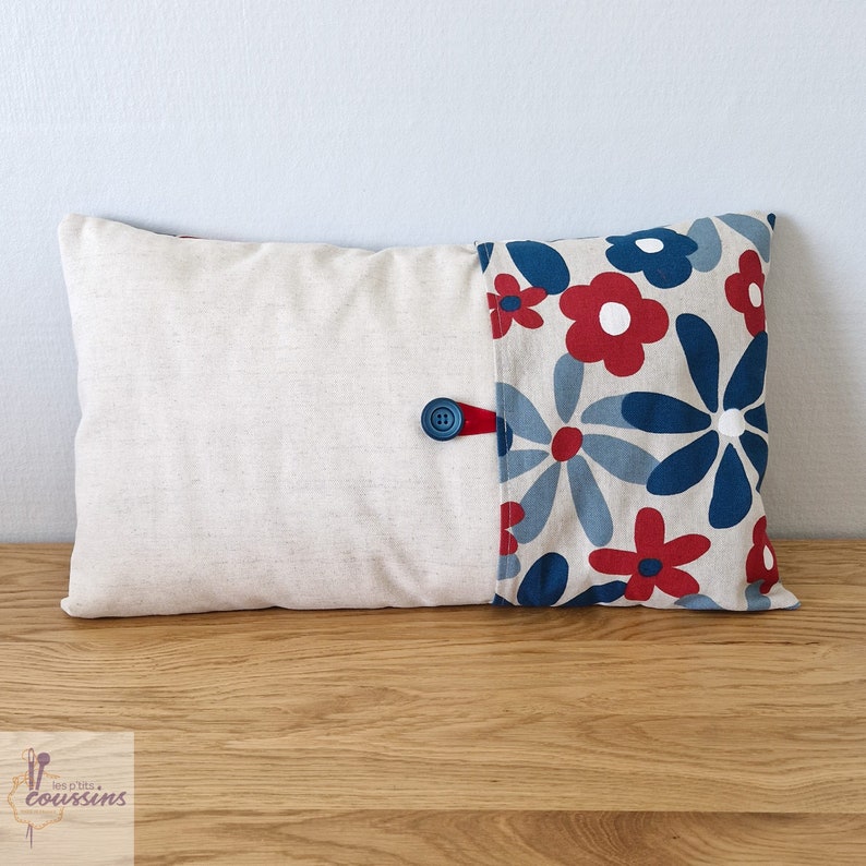 Housse de coussin motifs vintage de fleurs colorées en bleu canard, rouge et lin, accessoire de décoration vintage image 5