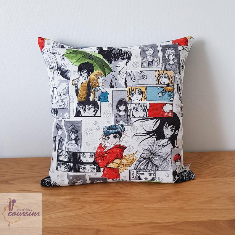 Housse de coussin aux motifs de bandes dessinées style manga, accessoire déco chambre ado, cadeau noël image 9