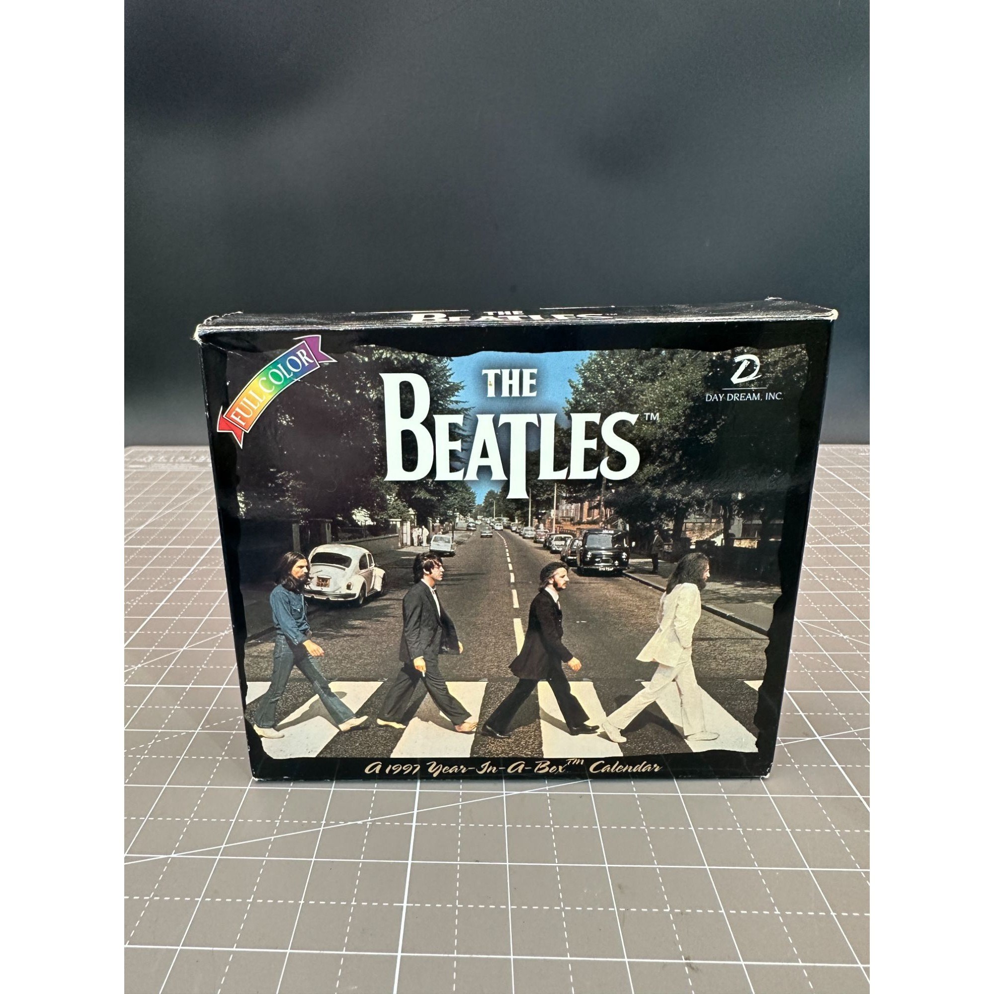 【人気沸騰】 Year Color Full Incorporated Dream Day Beatles The in Box a その他