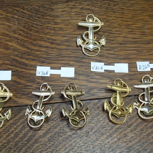 Lot of US Navy Academy Midshipsman&#39;s Fouled Gold Tone Anchor Cap Badge&#39;s