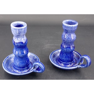 John Garrow Blå Keramik Ljusstakar Svartstämplade Old Fort NC