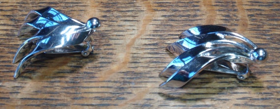 Vintage Bergere Ruffle Silvertone Clip Earrings - image 2