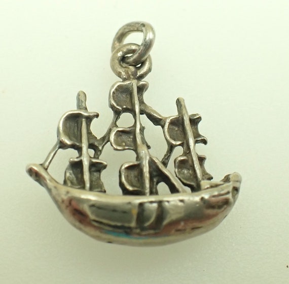 ヴィンテージ スターリングシルバー 3隻の帆船チャーム 軍艦メイ