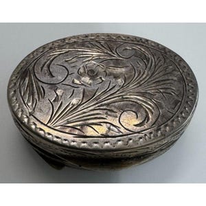 Italian Hand-Engraved Sterling Silver Oval Trinket Pill Box With Floral & Leaf Motifs