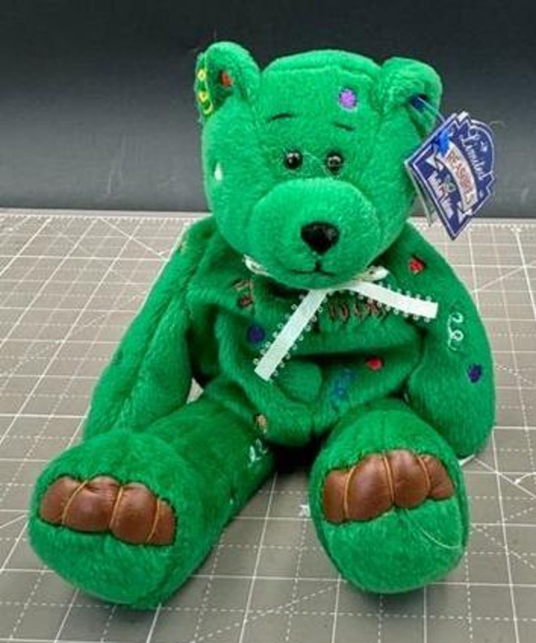 Limited Treasures Holiday Edition 1999 Green Collectible Bear