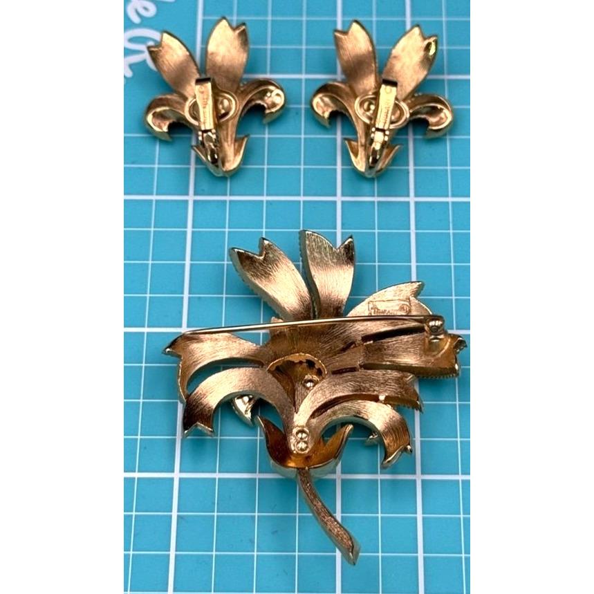 Crown Trifari Brushed Gold Flower Brooch and Clip Earrings MINT - Etsy