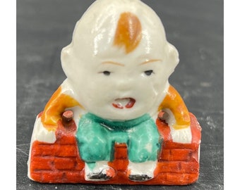 Figura de porcelana en miniatura vintage de Humpty Dumpty firmada