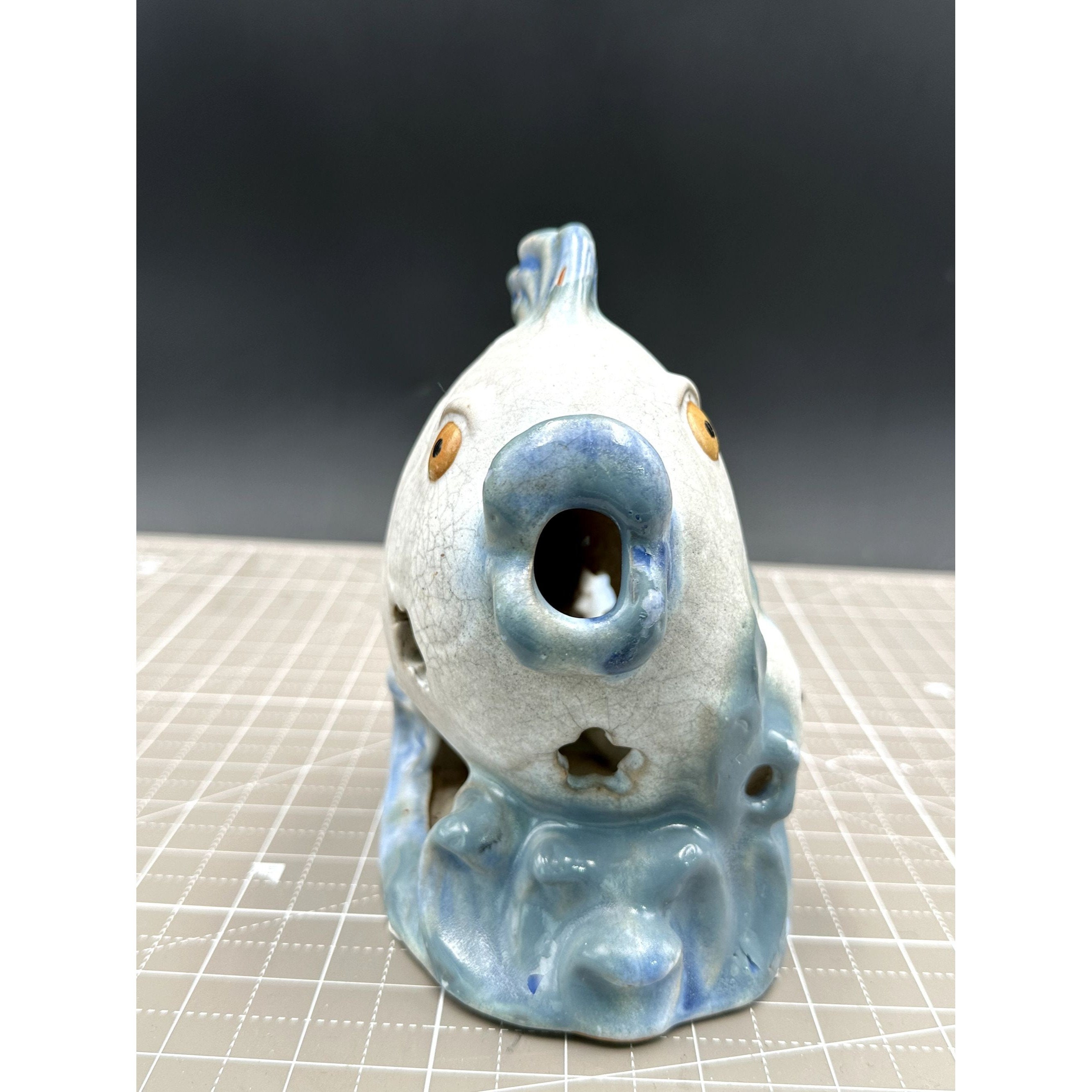 美品　青と白の陶器製赤ちゃんの置物 古道具 青白い山水画の陶器 瀬戸焼 火鉢 - メルカリ