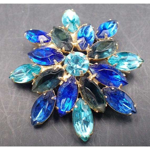 Multi Colored Blue Starburst Flower Brooch in Gold