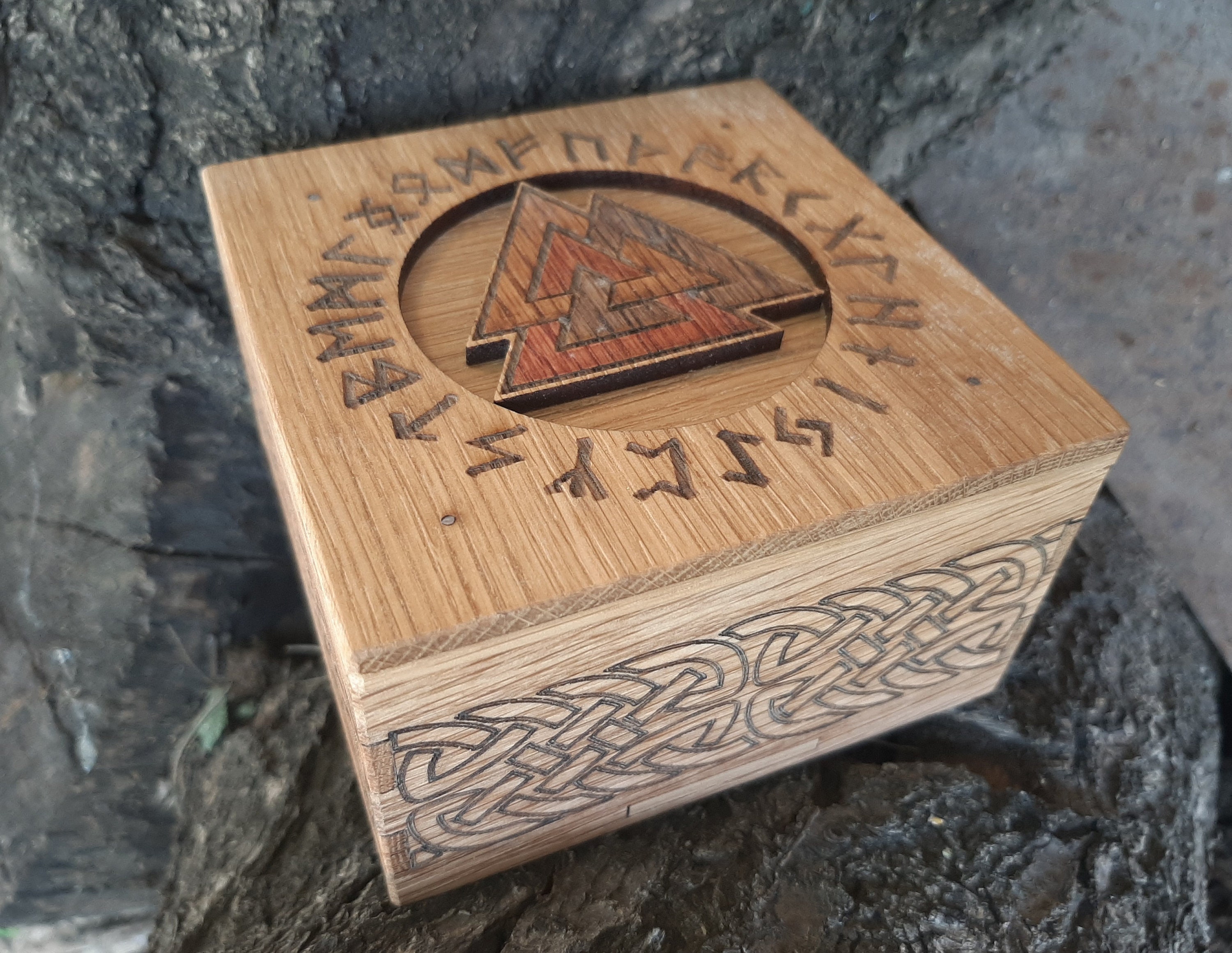 Caja con bloqueo secreto. Caja de seguridad oculta con Valknut | Etsy
