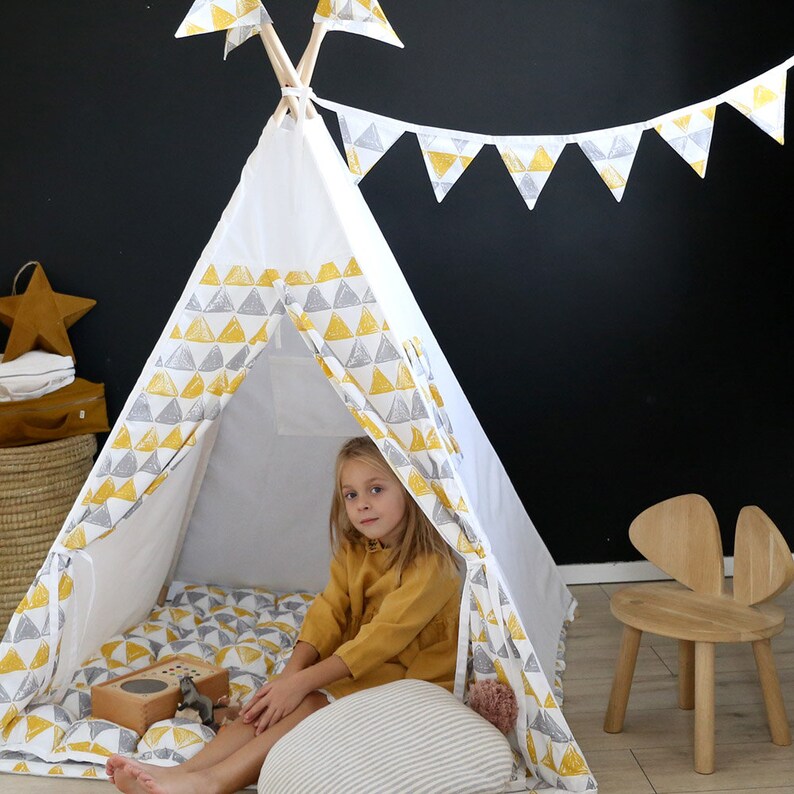 Gelbe und graue Dreiecke Tipi mit Stöcken Playhouse Play Zelt | Etsy