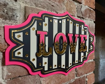 Letrero de pared Love Marquee / Acrílico 3D en capas con espejo dorado / Arte mural vintage con estilo ferial / Negro y rosa fuerte