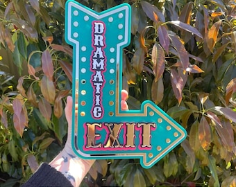 Señal de salida con flecha, decoración de pared acrílica en capas en verde azulado, espejo dorado, decoración para habitación infantil con dopamina.