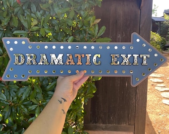 Señal de salida espectacular: arte mural de flecha acrílica para una decoración original del hogar y la cafetería, letrero maximalista